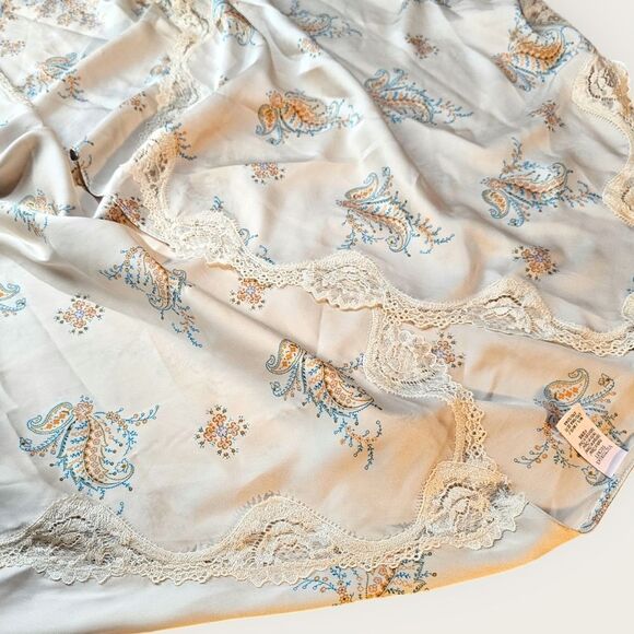 Victoria Secret Creamy Neutral Open Satin Robe Medium Large - Picture 3 of 7